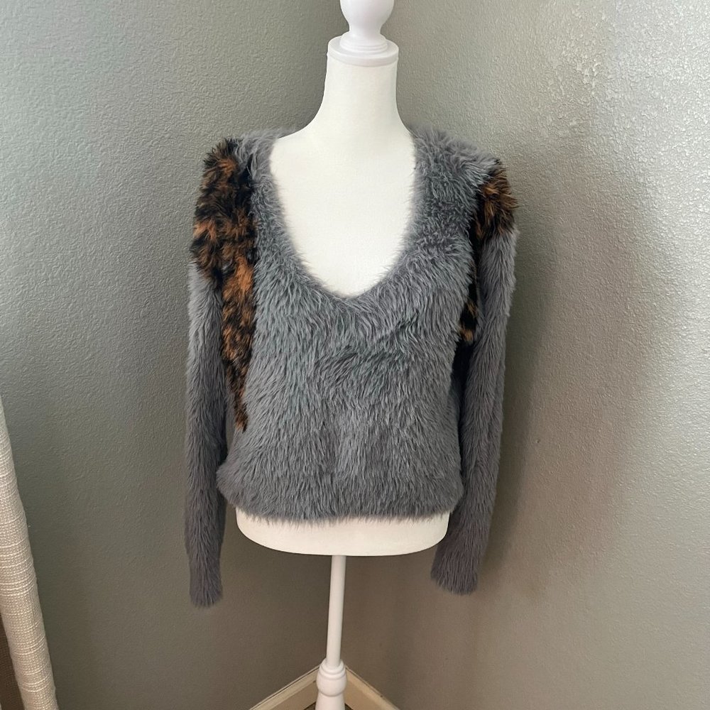GUESS Super Soft Long Sleeve Fuzzy V-Neck Sweater with Leopard Detail SIZE:Small